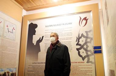 Millî Savunma Bakanı Hulusi Akar, Kosova’da Osmanlı Padişahı Sultan Birinci Murad Hüdavendigar'ın Türbesi'ni Ziyaret Etti